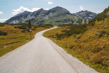 Fototapeta premium Pfad in den Bergen