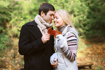 Fototapeta premium Christmas and people concept - happy pretty young couple in love