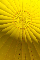 Naklejka premium Yellow hot air balloon