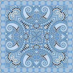 bandana paisley floral de couleur bleue. Ornement carré