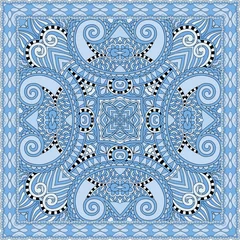 Poster blauwe kleur bloemen paisley bandana. Vierkant ornament © Kara-Kotsya
