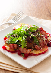 Salad with apples, bacon and lettuce