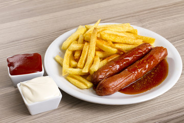Currywurst Pommes Rot Weiss