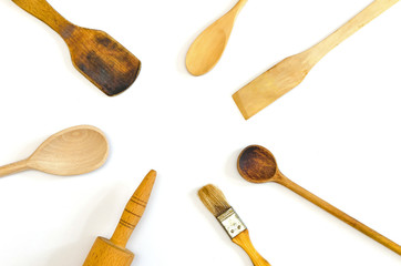 wooden kitchen utensils radially arranged