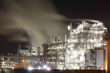 Fototapeta premium Petrochemical oil and gas refinery plant in night