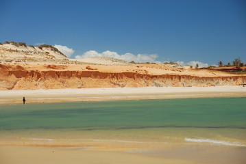 petit baigneur sur la plage de canoa quebrada