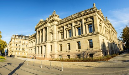Obraz premium Bibliothèque nationale et universitaire de Strasbourg