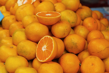 orange fruits in the market