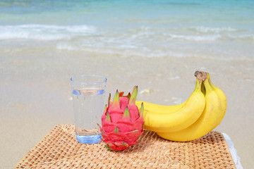 南国の美しいビーチとフルーツ