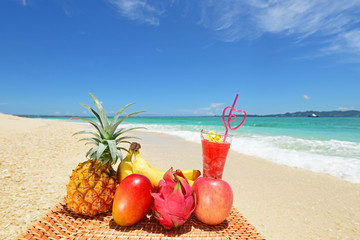 南国の美しいビーチとフルーツ