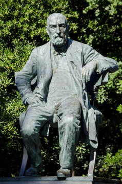 statue in jelsa, hvar