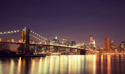 Naklejka premium Kolorowa nocna panorama centrum Nowego Jorku, Nowego Jorku, USA.