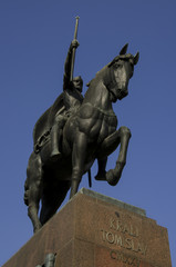 king statue, zagreb
