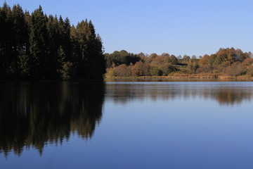 Fototapeta na wymiar lacs d'Auvergne