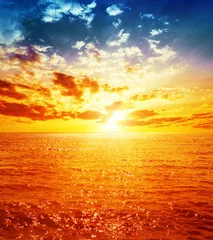 Fototapete Meer / Sonnenuntergang guter oranger Sonnenuntergang über dem Meer
