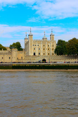Fototapeta na wymiar tower of london - view from thames