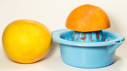 Grapefruit juice squeezing process