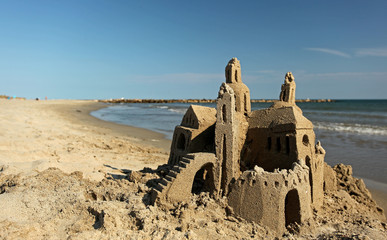 Sandburg am Strand