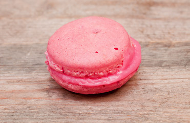 strawberry macaroon
