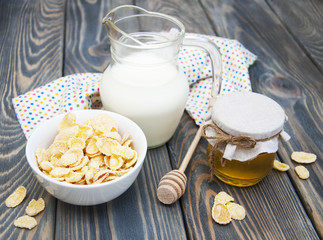 Muesli with milk and honey