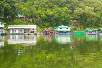 travelling rafting house