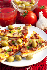 pizza and fresh tomato juice