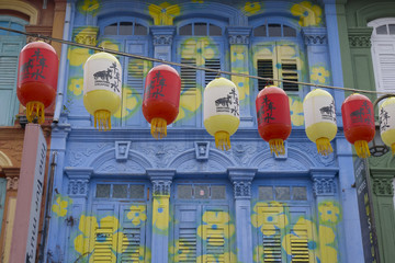 Obraz premium facade of colorful building at China Town in Singapore