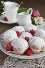 Berliner with jam filling, powdered sugar and raspberry garnish