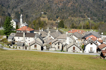 Fototapeta na wymiar The rural village of Palagnedra on Centovalli valley