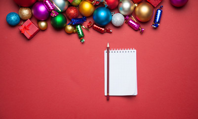 Note and pen near christmas toys
