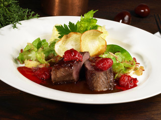 Rehrücken mit Rosenkohl und Kartoffelpüree