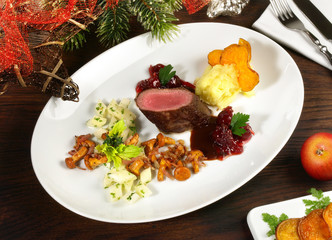 Rehrücken mit Pfifferlingen und Kartoffelpüree