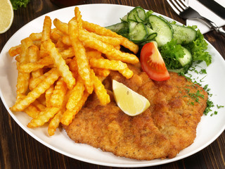 Schnitzel mit Pommes Frites
