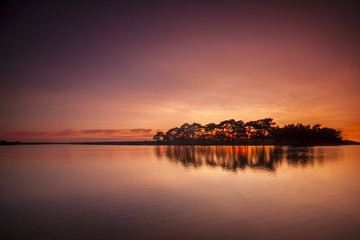 Obraz premium New Forest sunset over Hatchet Pond