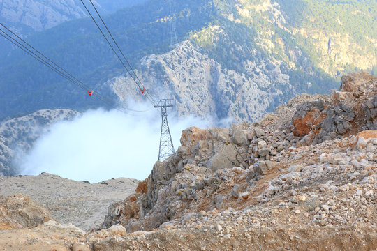 Teleferik Hattı ve Dağlar