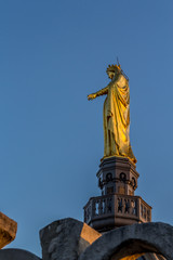 Obraz premium Statue de bronze de la Vierge Dorée