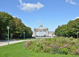 Fototapeta na wymiar Cinquantenaire Parc in Brussels in bright summer day
