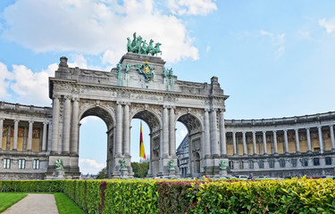Triumphal Arch in Cinquantenaire Park in Brussels - 72594162