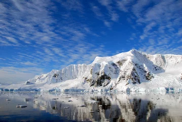 Fotobehang beautiful seascape in antarctica © fivepointsix