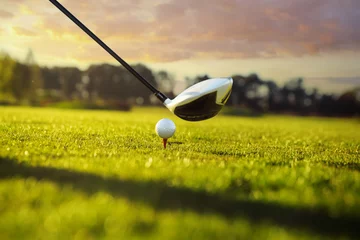 Papier Peint photo Golf Club de golf et balle dans l& 39 herbe