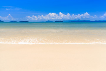 Fototapeta na wymiar White sand beach on tropical island