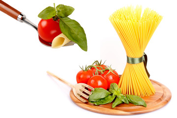 Spaghetti con basilico e pomodoro