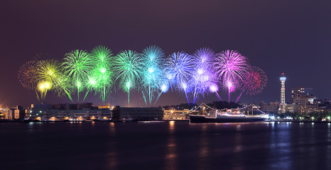 Fototapeta premium Fireworks celebrating over marina bay in Yokohama City