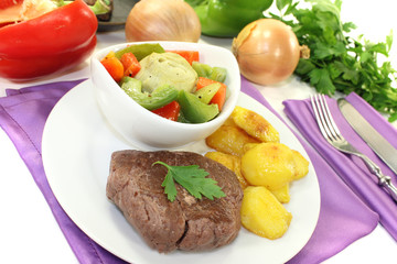 Straußensteaks mit Ofenkartoffeln