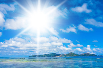 Obraz premium Scene under the Sun In Paradise Found