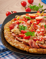 Potato gratin - pizza with sausage, mushrooms and tomatoes