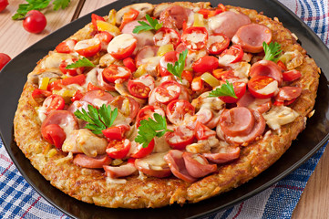 Potato gratin - pizza with sausage, mushrooms and tomatoes