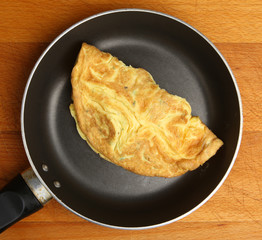Omelette in Frying Pan - obrazy, fototapety, plakaty
