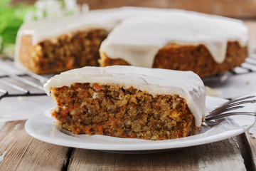 carrot cake with nuts and cream - 72635926