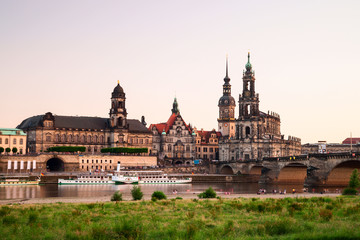 Fototapeta na wymiar Abendtsimmung in Dresden